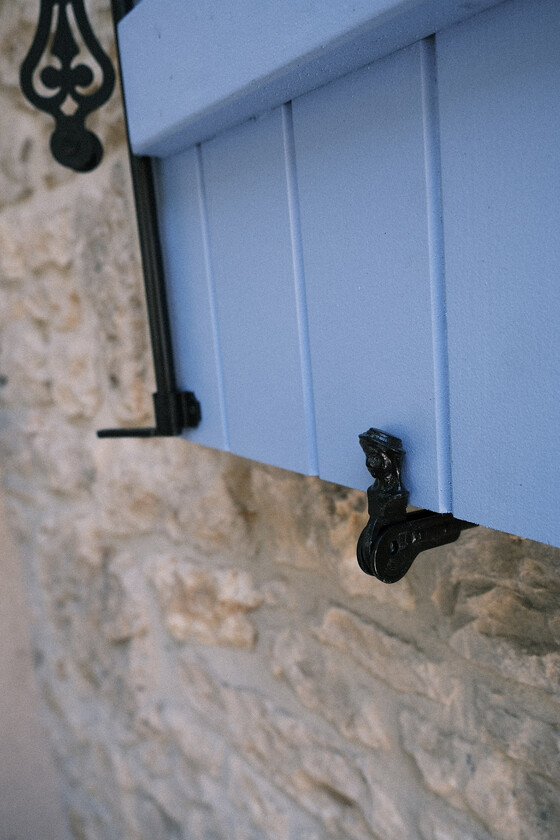 tete de bergere shutter detail in Charente 16500 
 Tete de bergere shutter stays detail on shutters fitted in Charente, 16500.